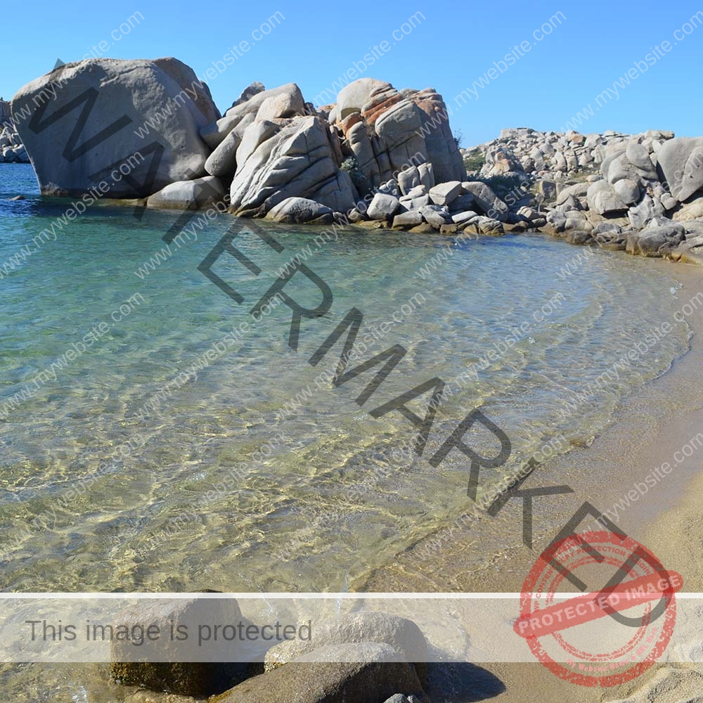 ARCHIPEL DES ÎLES LAVEZZI ET SES BLOCS DE GRANIT