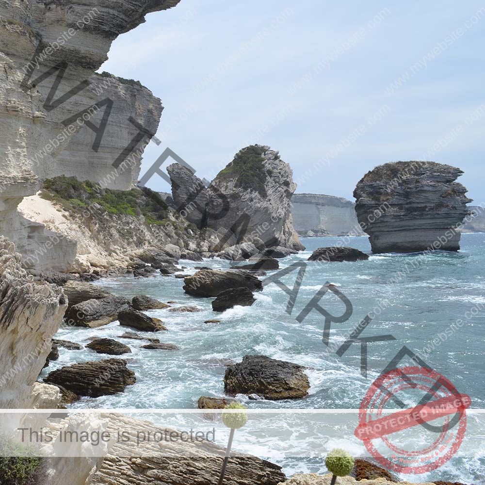 INCROYABLE VUE SUR LE GRAIN DE SABLE EN BAS DES FALAISES DE CALCAIRE
